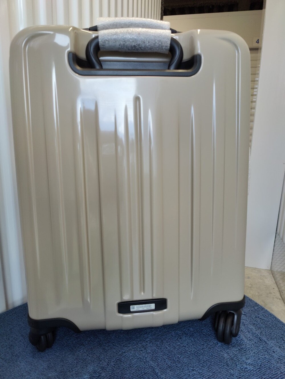 ✨NWT Tumi V4 Continental Expandable 4 Wheeled Spinner Carry-On (Sand) 22" - Picture 3 of 16